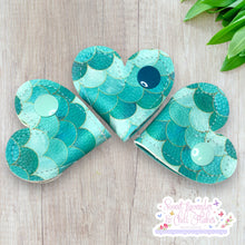 Load image into Gallery viewer, SLACF Cord Tidy Heart Shape - Mermaid Scales